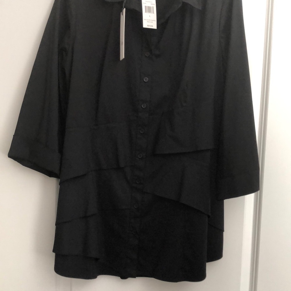 Finley women’s shirt. Never worn. 60% cotton,35%poly5%spandex